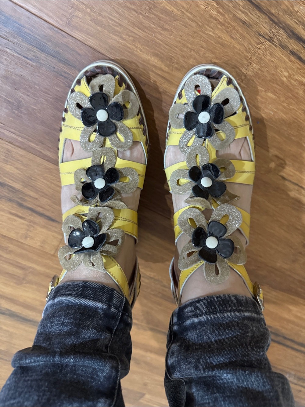 Alex made in Italy Women’s Yellow Floral Strappy Sandals